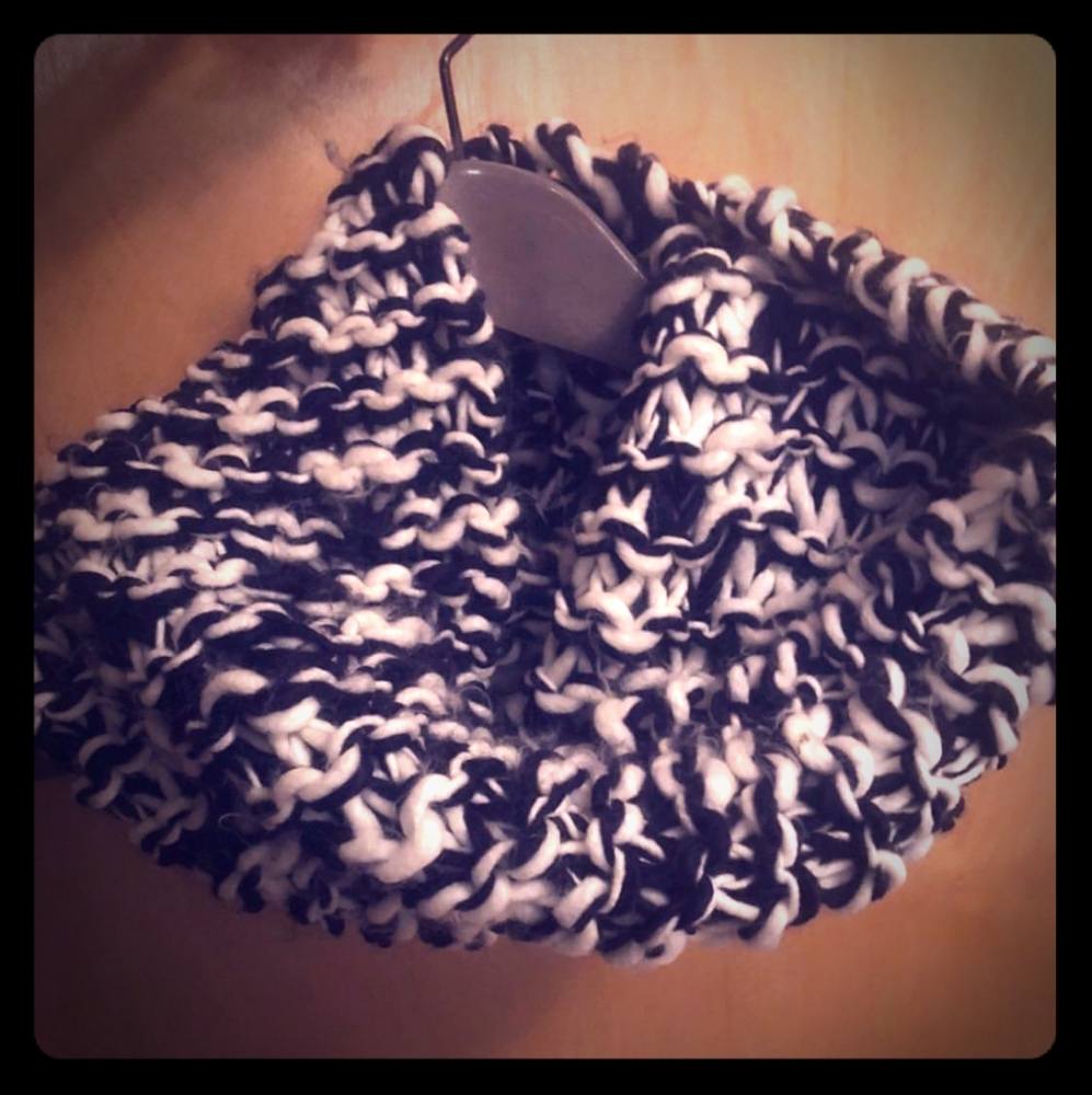 Plush black and white knitted loop scarf